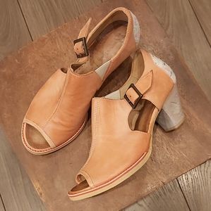 Maciejka leather heeled shoes.